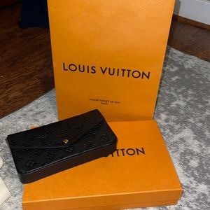 Louis Vuitton felicie pochette monogram empreinte leather in black!